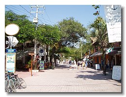 2005 01 28 Playa del Carmen 5th avenue